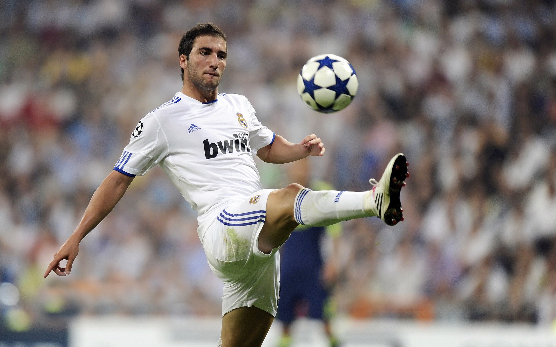 开云体育官网-奥亚尔萨瓦尔一锤定音，乌拉圭战术纪律铸就爆冷经典