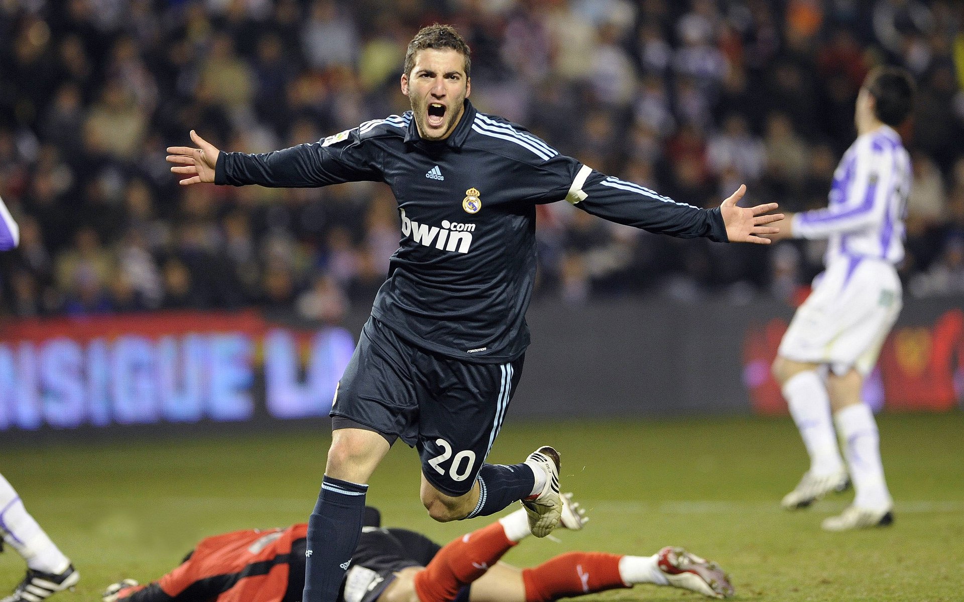 开云体育入口-从救赎到主宰，贝恩的蜕变与上海队的致命一击